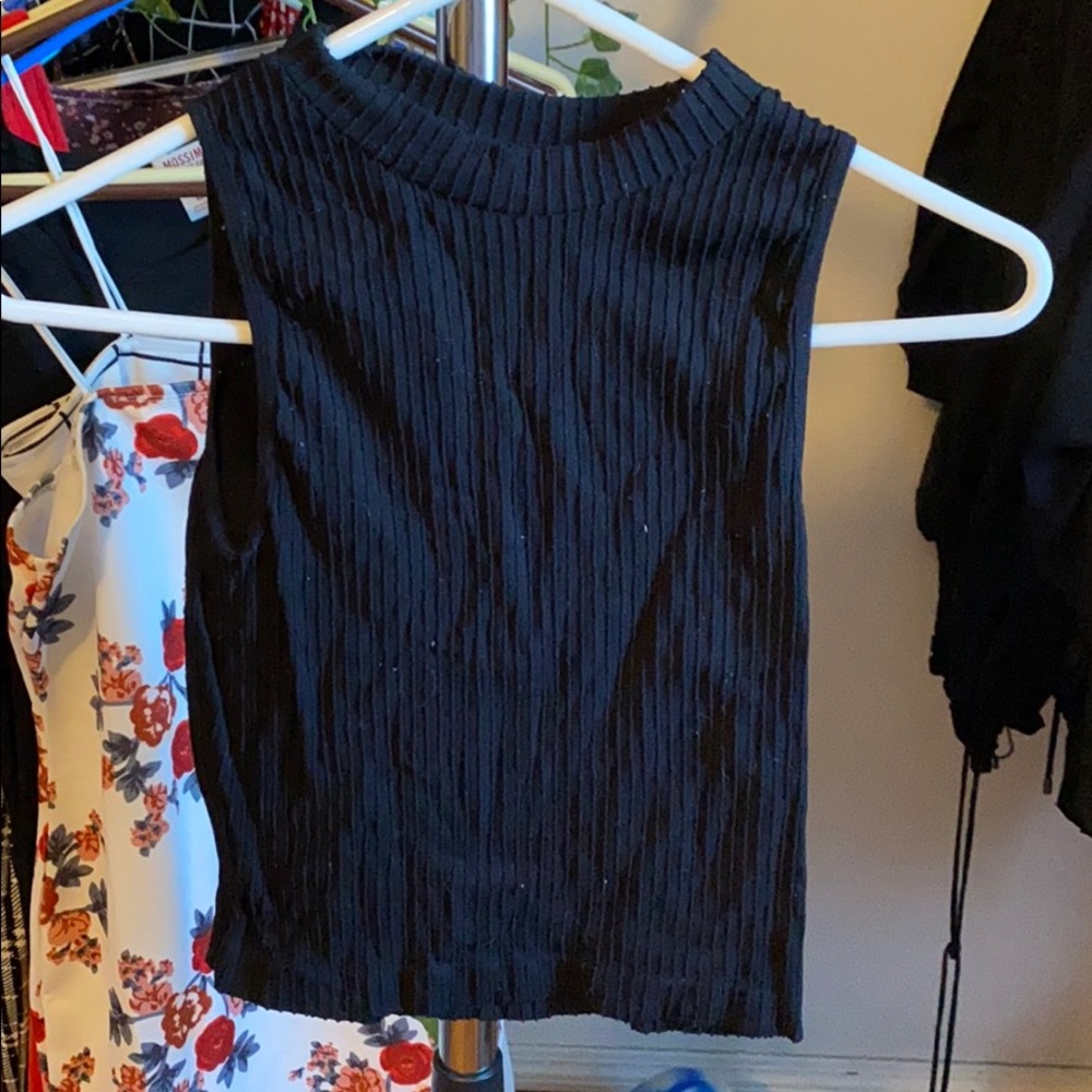 Black cropped shirt 👕